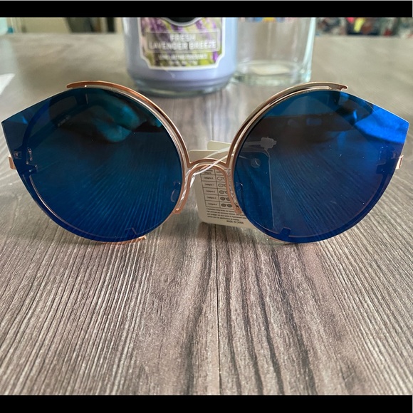 Accessories - Women’s cat eye sunglasses